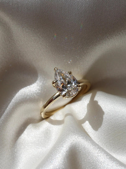 Willie- 1.0 CT Pear Solitaire Moissanite Ring